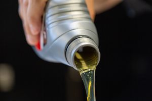 pouring oil out of quart bottle